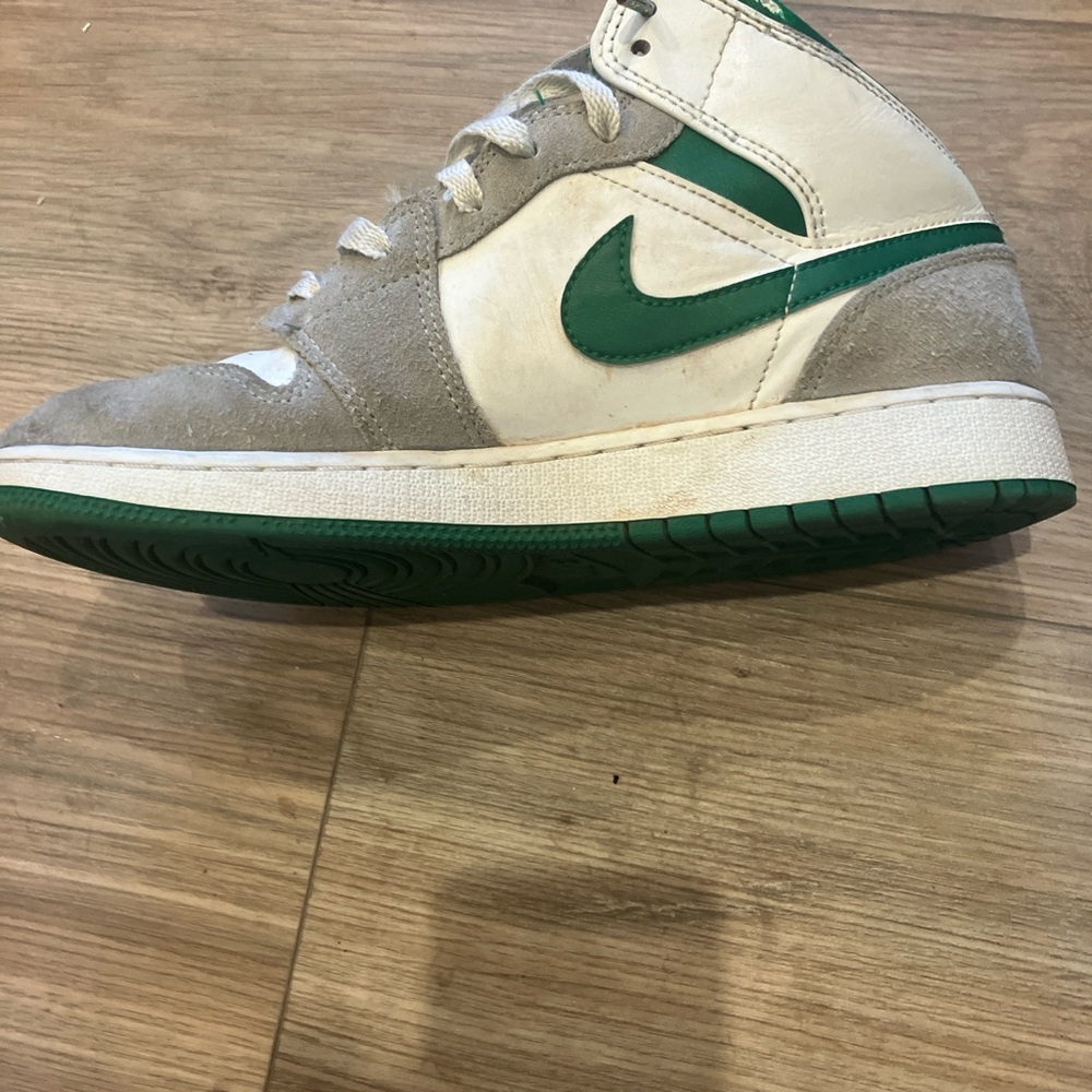 NIKE AIR JORDAN 1 MID SE GREY PINE GREEN  SNEAKERS SIZE 7Y - Picture 2 of 7